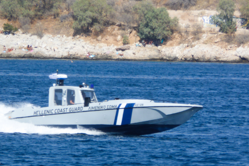 Κρήτη: Επιχείρηση του Λιμενικού για βάρκα με μετανάστες που βυθίστηκε