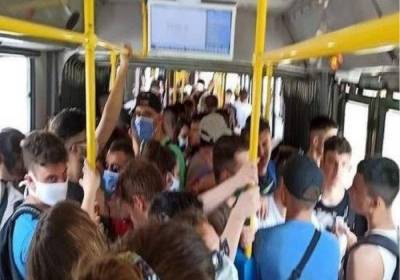 Συνωστισμός στο λεωφορείο Ελληνικό-Σαρωνίδα