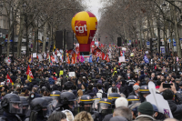 Γαλλία: Χιλιάδες διαδηλωτές στους δρόμους κατά της συνταξιοδοτικής μεταρρύθμισης του Μακρόν