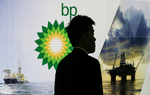 Η BP ανακοίνωσε πως αποχωρεί από τη συμμετοχή της στη ρωσική πετρελαϊκή εταιρεία Rosneft