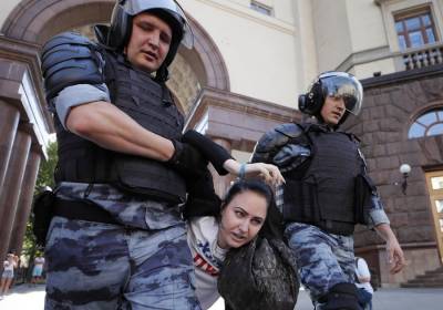 Εκατοντάδες συλλήψεις σε διαδήλωση στη Ρωσία