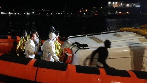 Ιταλία: Εισαγγελείς διέταξαν την άμεση αποβίβαση των μεταναστών του Open Arms στη Λαμπεντούζα