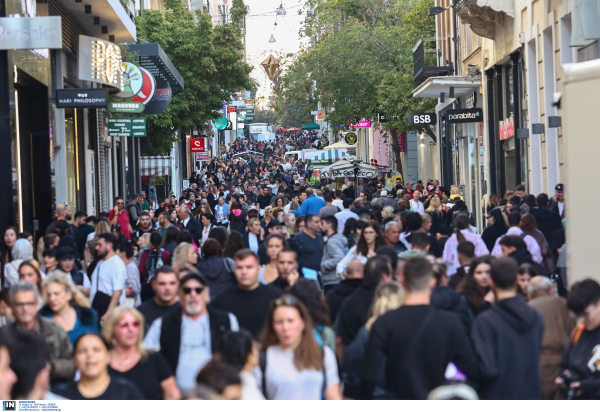 Black Friday: Ουρές στα μαγαζιά σε Αθήνα, Θεσσαλονίκη και Λάρισα (Εικόνες, Βίντεο)