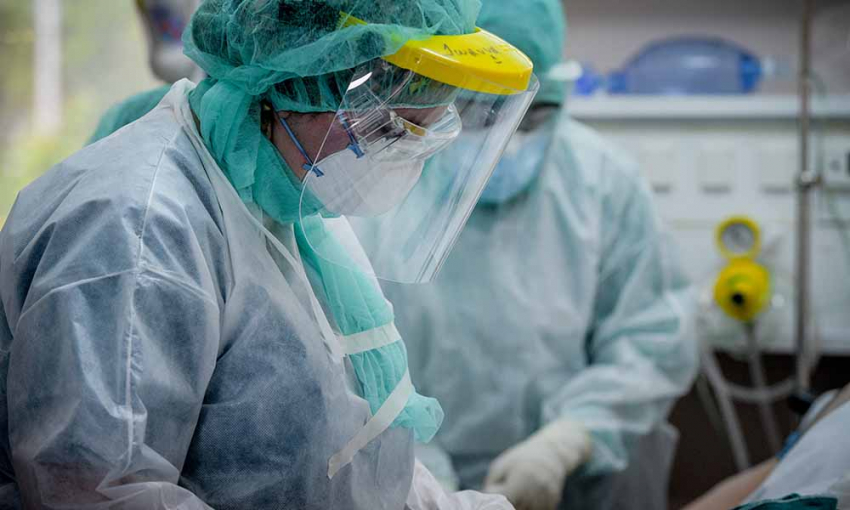 Διασωληνώθηκε 22χρονος στο Σωτηρία – Μη εμβολιασμένοι οι εισαγωγές σε ΜΕΘ