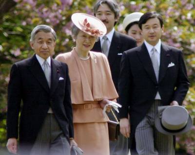 Σπάνια υφάσματα και αντικείμενα για τον νέο αυτοκράτορα της Ιαπωνίας