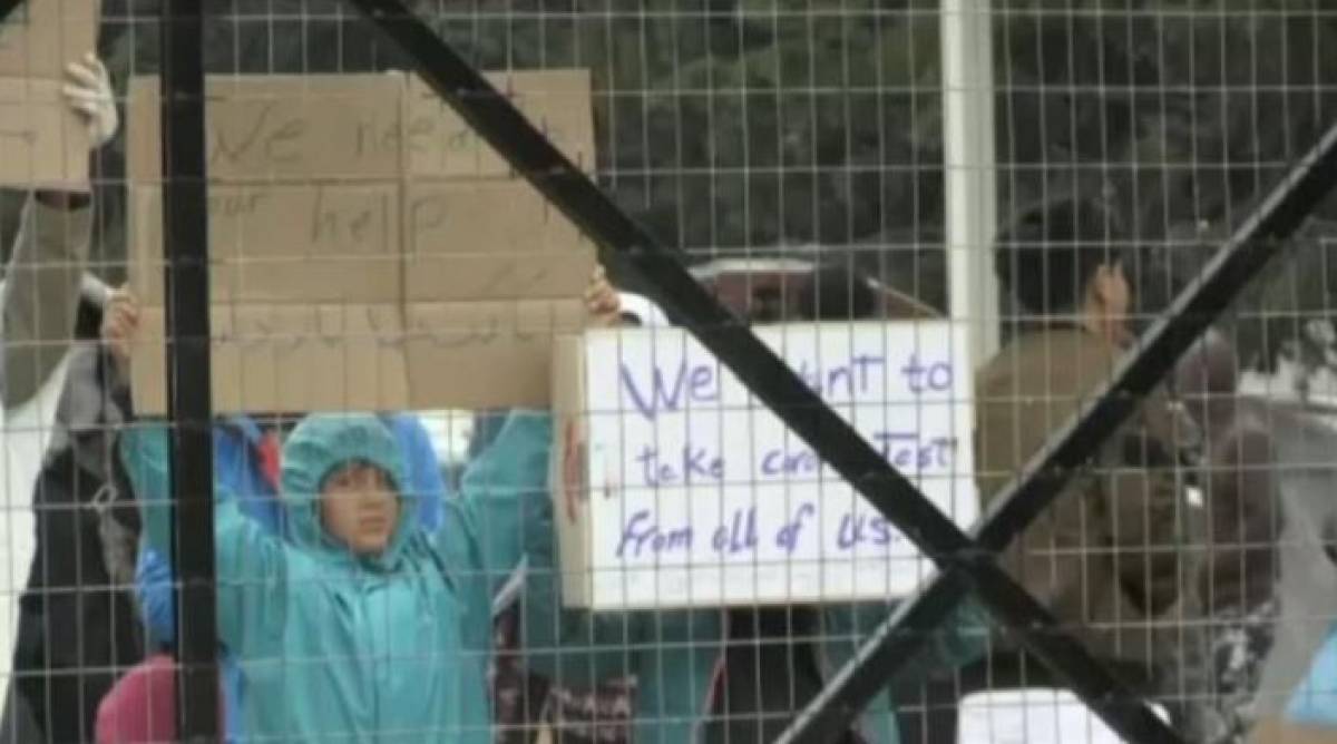 Κορονοϊός: Διαμαρτυρία μεταναστών στη Μαλακάσα - Ζητούν τεστ για όλους