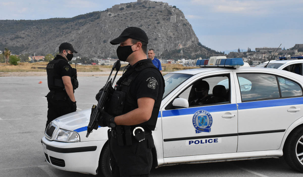 Θεσσαλονίκη: Συνελήφθη 29χρονος που μετέφερε με το όχημά του 7 παράτυπους μετανάστες