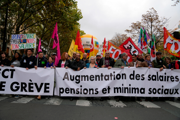 «Παραλύει» η Γαλλία - Μαζική απεργία κατά της μεταρρύθμισης Μακρόν στις συντάξεις