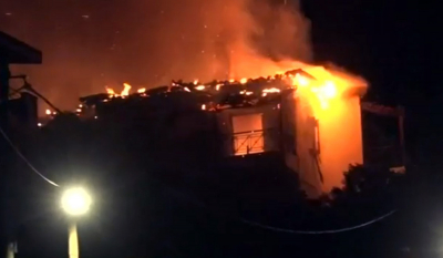 Φωτιά στην Πεντέλη: Σπίτια παραδόθηκαν στις φλόγες (βίντεο)