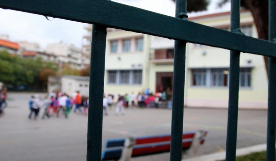 Κορονοϊός: Αρνητές βανδάλισαν σχολείο στην Πάρο