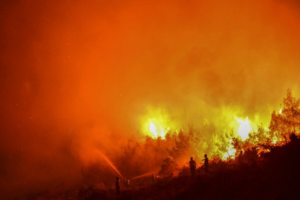 Κύπρος: Εκτός ελέγχου μεγάλη φωτιά στη Λεμεσό, εκκενώθηκαν χωριά - Η Ελλάδα αποστέλλει δύο αεροσκάφη