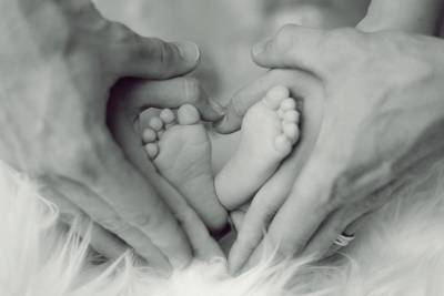 Εξωσωματική γονιμοποίηση: Αναστολή του ορίου των 50 ετών λόγω κορονοϊού
