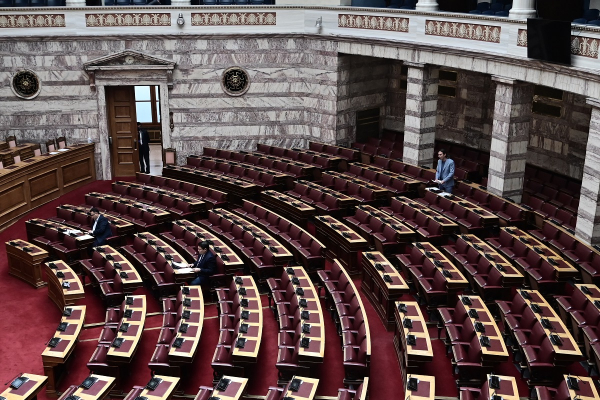 Ποιοι βουλευτές κινδυνεύουν να μείνουν εκτός με την ενισχυμένη - Ποιοι χτυπούν την πόρτα της Βουλής