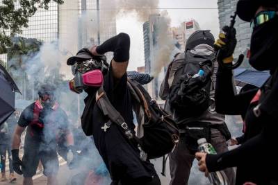 Χονγκ-Κονγκ: Αστυνομικός πυροβόλησε διαδηλωτή στο στήθος