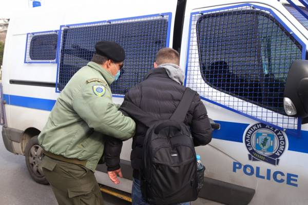 Θεοφάνια: Πέντε συλλήψεις και 1.411 παραβάσεις των μέτρων κατά του κορονοϊού