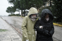 Κακοκαιρία: Αγριεύει ο καιρός με χιόνια και καταιγίδες - «Σπάει» στα δύο η Ελλάδα