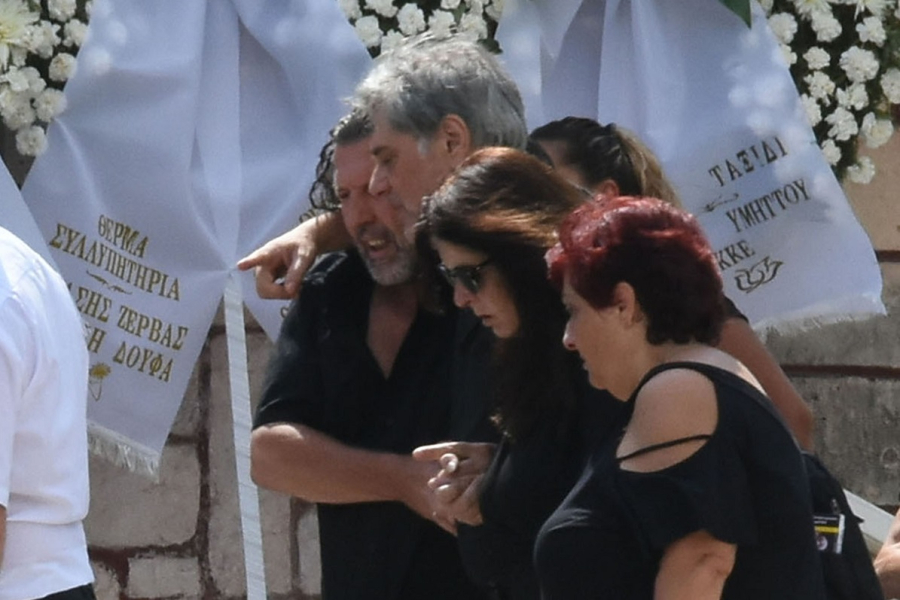 Κηδεία 11χρονου: Ανείπωτη θλίψη - Υποβασταζόμενος ο Οδυσσέας Σταμούλης