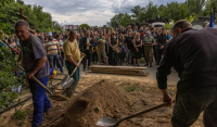 Ουκρανία: 436 πτώματα με «σημάδια βασανιστηρίων» έχουν εκταφεί στο Ιζιούμ