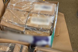 Βρήκαν 200 κιλά κοκαΐνης στο λιμάνι του Πειραιά: Τα έκρυβαν σε φορτίο με γαρίδες - 4 συλλήψεις
