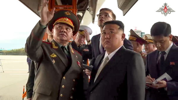 Κιμ Γιονγκ Ουν: Έγινε δεκτός από τον Σεργκέι Σοϊγκού – Του έδειξε υπερηχητικούς πυραύλους