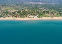 Η μεγαλύτερη χρυσαφένια παραλία της Ελλάδας που ενώνει δύο νομούς (Βίντεο Drone)