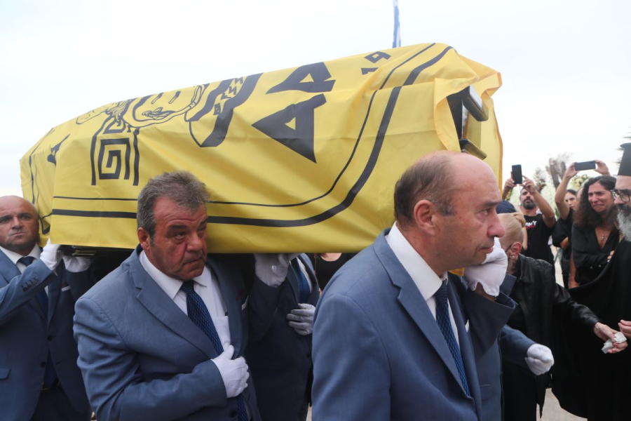 Γιάννης Ιωαννίδης: Τελευταίο αντίο στον «ξανθό» - Σπαρακτικές εικόνες στο κοιμητήριο της Θέρμης