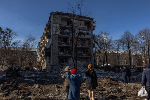 Ουκρανία: Οι Ρώσοι βομβαρδίζουν συνοικίες της Λουσιτσάνσκ