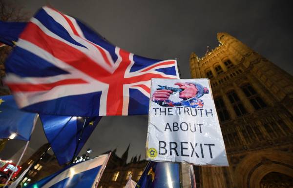 Βίζα στους Ευρωπαίους από τις 30 Μαρτίου σε περίπτωση άτακτου Brexit
