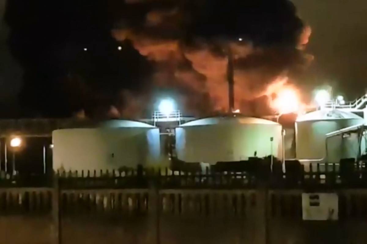 Πυρκαγιά στο χημικό εργοστάσιο στη Γαλλία: Φόβοι για μόλυνση του Σηκουάνα