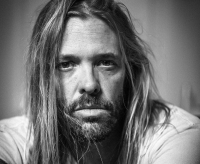 Τέιλορ Χόκινς: Πέθανε ο ντράμερ των Foo Fighters