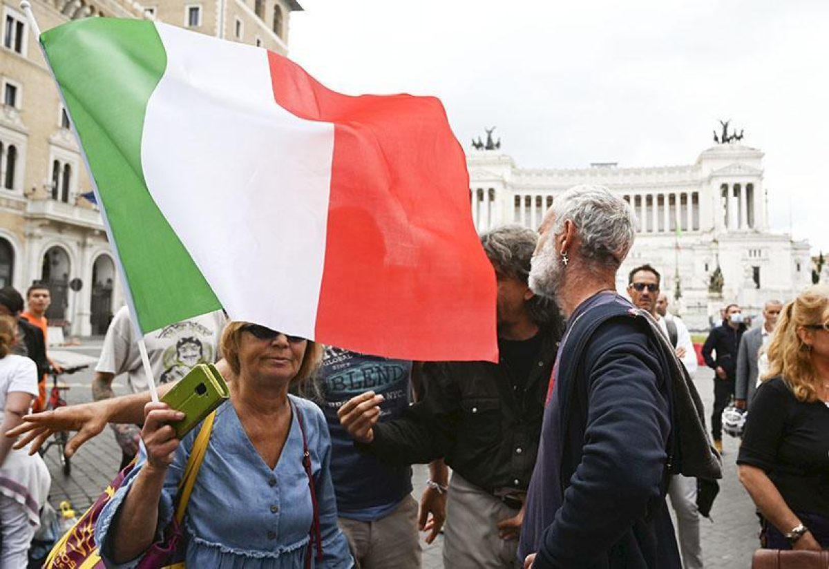 Ιταλία: Η ακροδεξιά, οι ανησυχίες των Βρυξελλών και το εναλλακτικό σενάριο για τη διακυβέρνηση