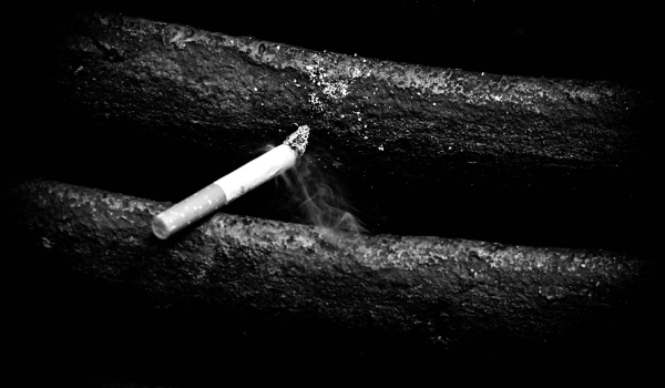 Έρευνα: Ιδιαίτερα αυξημένος ο κίνδυνος βαριάς Covid-19 και θανάτου για τους καπνιστές
