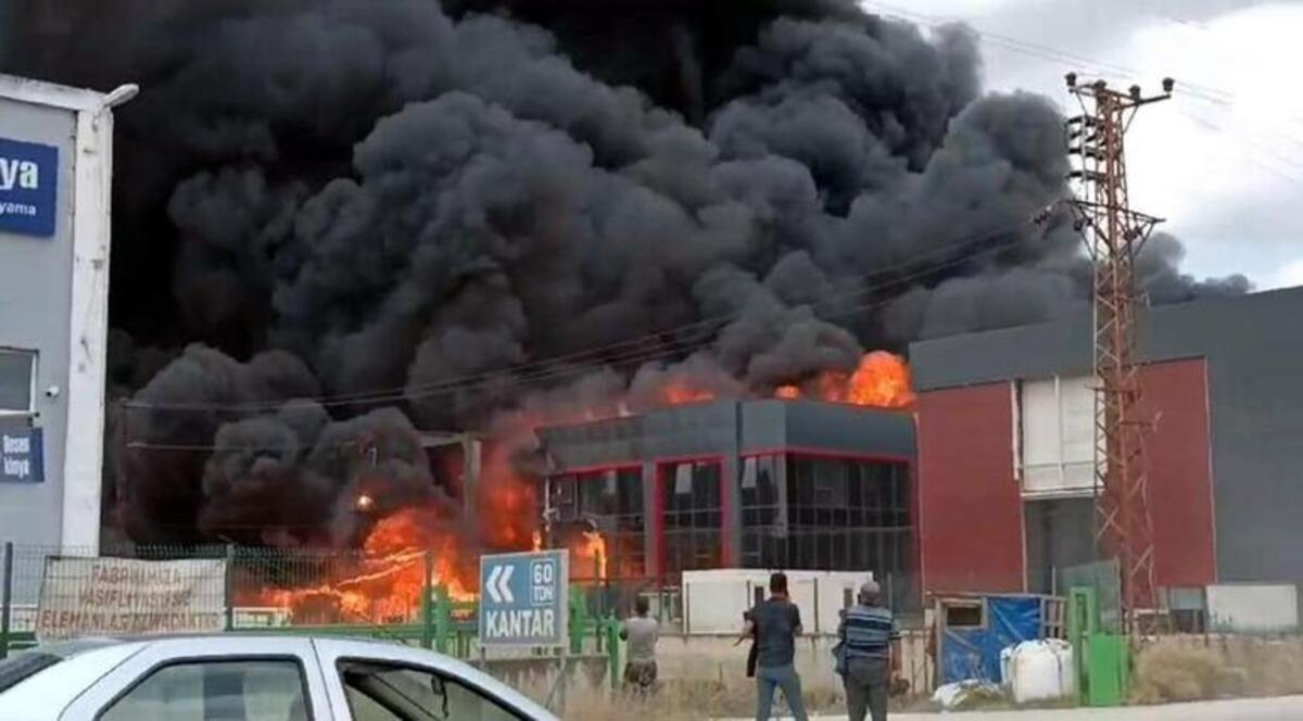 Εκρήξεις συγκλονίζουν την Τουρκία: Στις φλόγες εργοστάσιο - Διαλύθηκε σιταποθήκη (βίντεο)