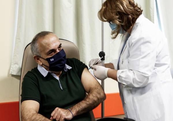 Υπ.Υγείας: Δεν υπάρχει θέμα αναβολής ή ματαίωσης εμβολιασμών - Η χρονιά άλλαξε ο ΣΥΡΙΖΑ όχι