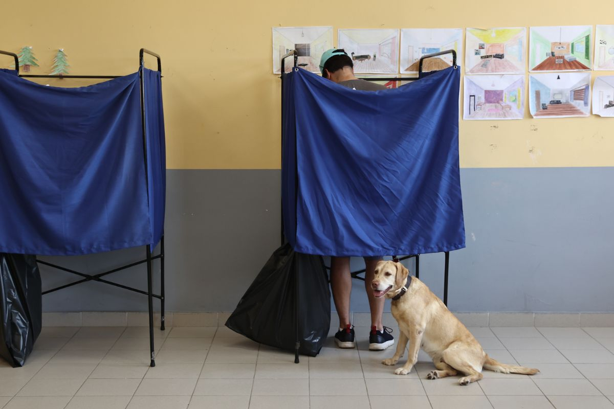 Δόθηκε παράταση στις εκλογές 2023: Ανοιχτά 4 εκλογικά τμήματα μετά τις 19:00 στα Καλάβρυτα