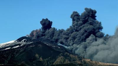 Εξερράγη το ηφαίστειο της Αίτνα - Έκλεισε το αεροδρόμιο της Κατάνιας