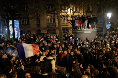 Γαλλία: Τρελοί πανηγυρισμοί στο Παρίσι, αλλά και επεισόδια μετά την πρόκριση στον τελικό του Μουντιάλ