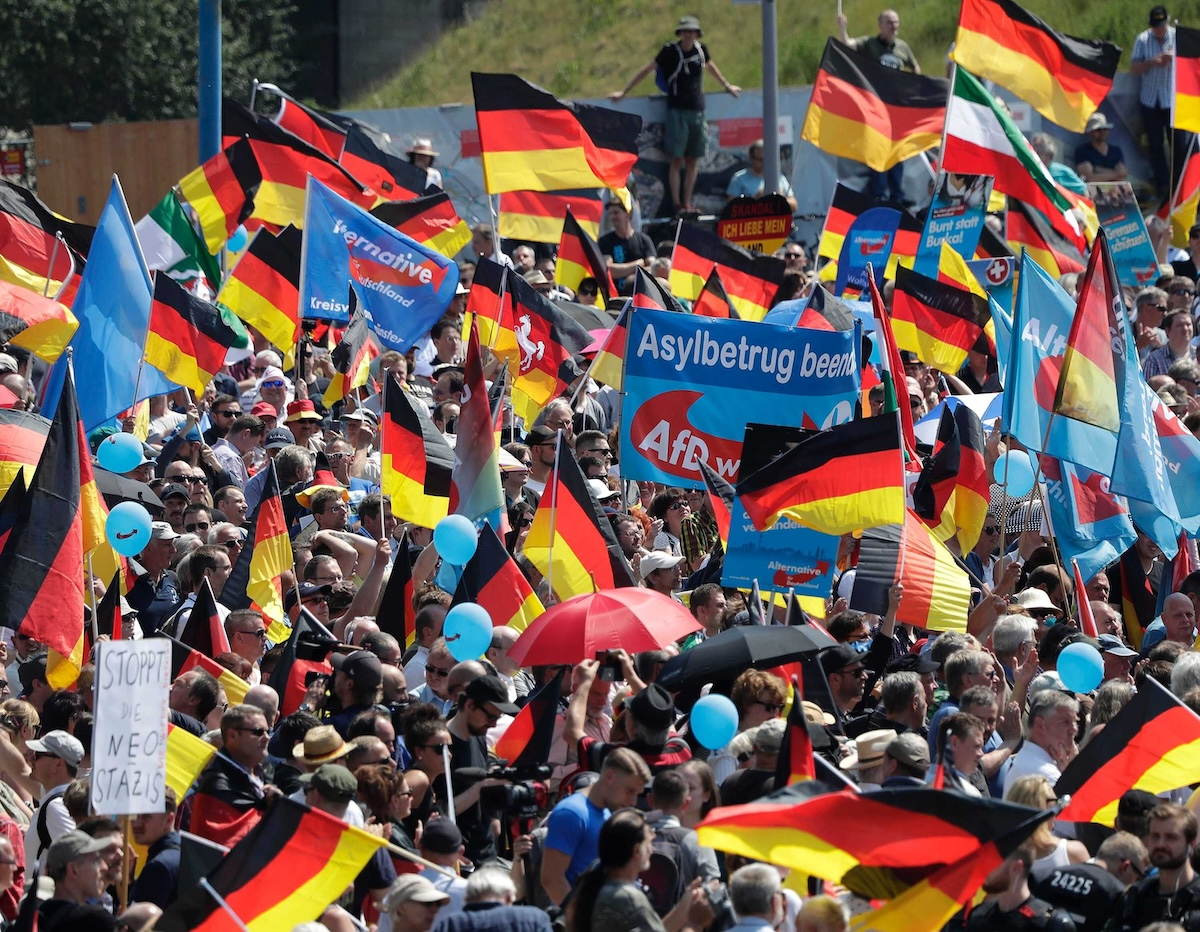 Η Γερμανία βυθίζεται σε βαθιά κρίση: Πολιτική βία, ακροδεξιά και «ρητορική μίσους»