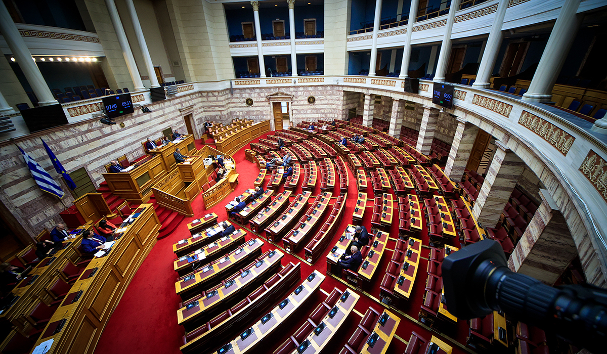 Στη Βουλή σήμερα το ν/σ για την οπαδική βία - Μαζί και η τροπολογία για το αγροτικό ρεύμα