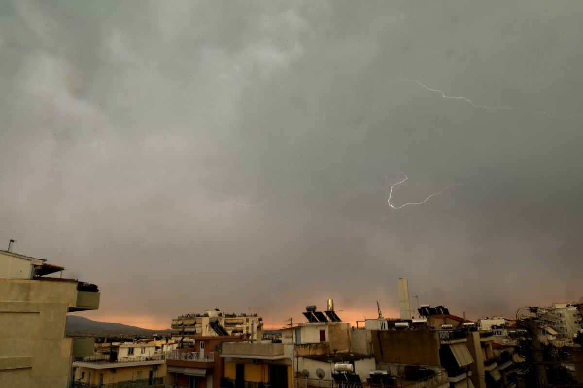Κακοκαιρία: Live η πορεία της – Πού θα βρέξει, τι καιρό θα κάνει στην Αθήνα