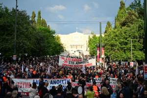«Βούλιαξε» η πλατεία Συντάγματος στο συλλαλητήριο για τη ΛΑΡΚΟ - Παρών ο Στ. Κασσελάκης (Εικόνες)