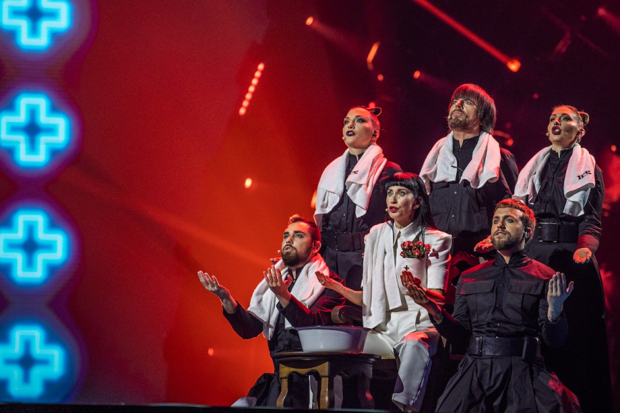 Eurovision 2022: Χαμός με τη Σερβία και την Konstrakta που έπλυνε τα χέρια της στη σκηνή