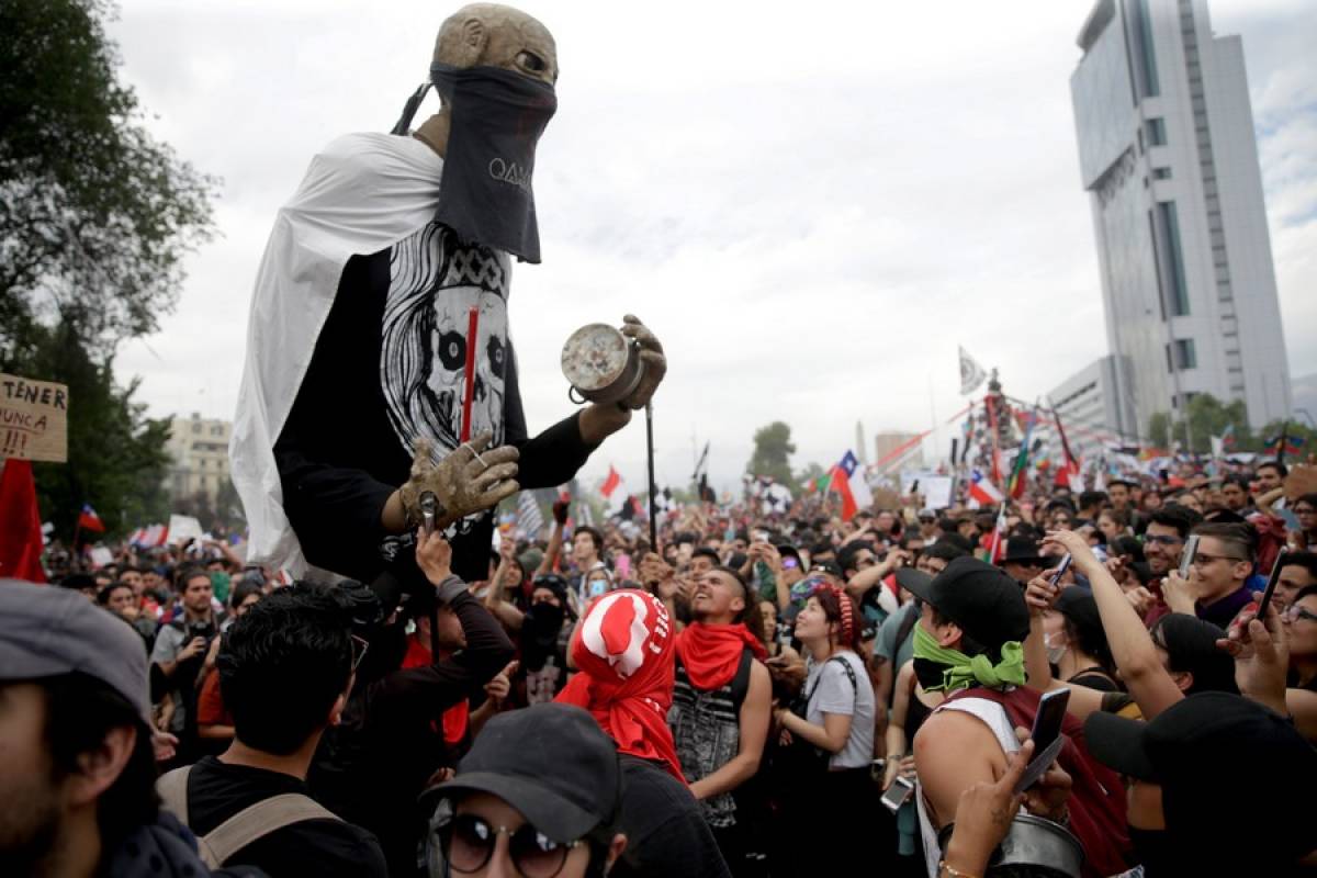 Χιλή: Εκατομμύρια διαδηλωτές στη χώρα