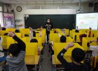 Κορονοϊός - Κίνα: Επιστρέφουν οι μαθητές στα σχολεία