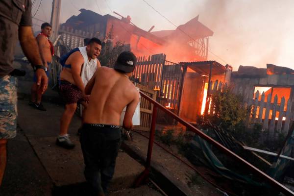Χιλή: Εμπρησμούς «βλέπουν» οι Αρχές πίσω από τις φωτιές που κατέστρεψαν 245 σπίτια
