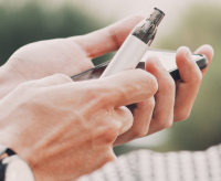 Kenneth Warner: Σταθμίζοντας τους κινδύνους και τα οφέλη των ηλεκτρονικών τσιγάρων