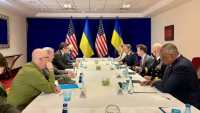 Μπάιντεν: Συναντήθηκε με δύο ουκρανούς υπουργούς στη Βαρσοβία