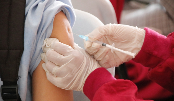 Εμβόλια: Το φαινόμενο «nocebo» εξηγεί γιατί έχουμε παρενέργειες