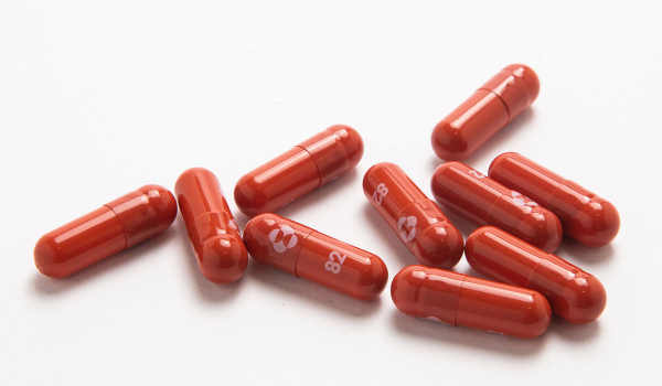 Merck εναντίον Pfizer: Όλα όσα ξέρουμε για τα χάπια κατά του κορονοϊού – Η πρώτη σύγκριση
