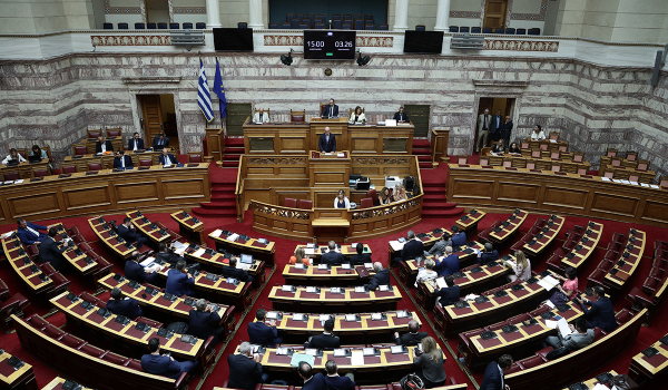 Την απόσυρση της τροπολογίας για την παράταση θητείας προέδρων επιμελητηρίων ζήτησαν ΣΥΡΙΖΑ και ΠΑΣΟΚ